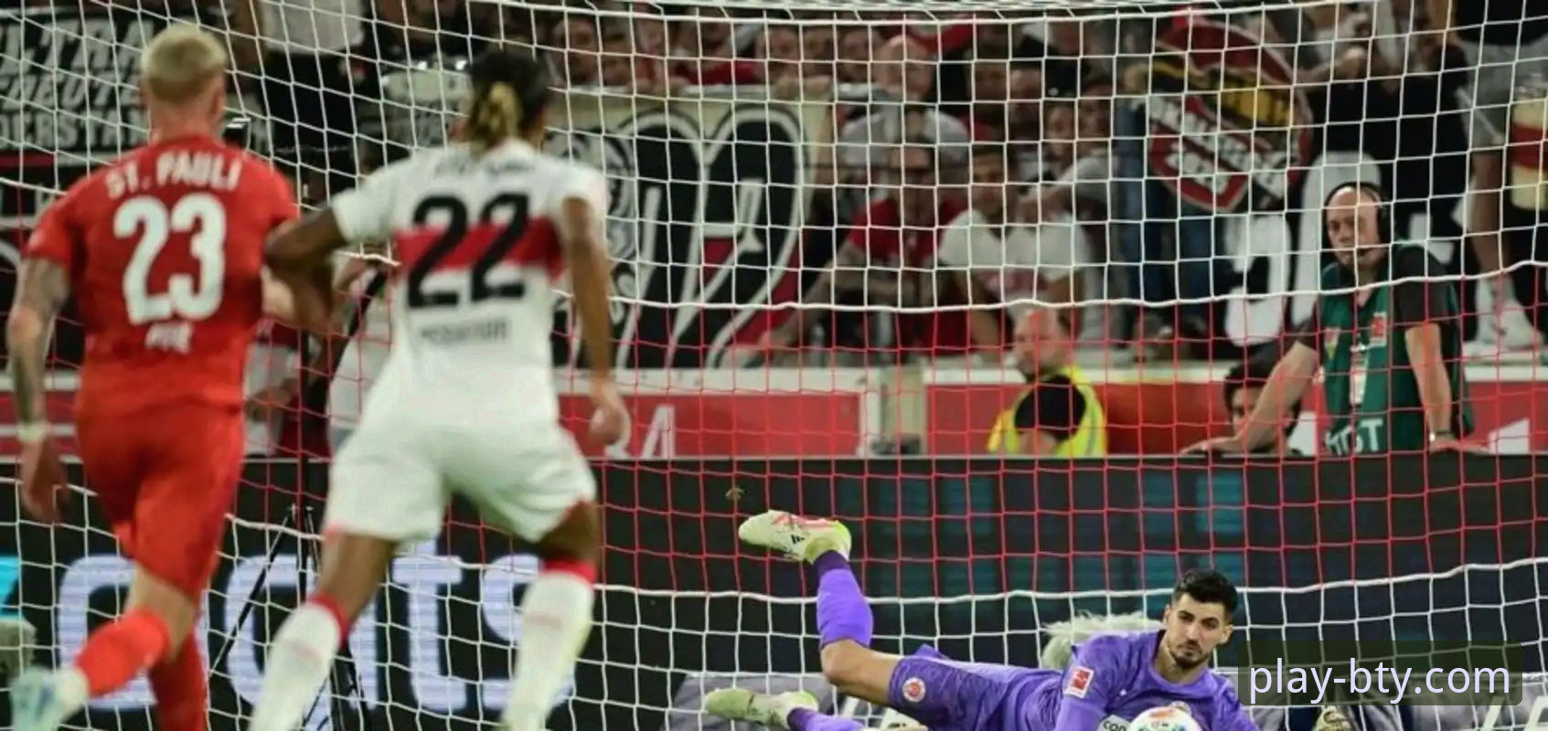 意大利点球梦碎波黑，连续三届无缘世界杯成定局